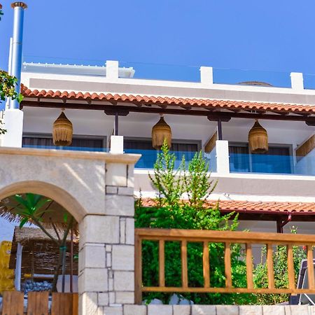 Laia Seafront Luxury Apartments Agia Pelagia  Exterior photo