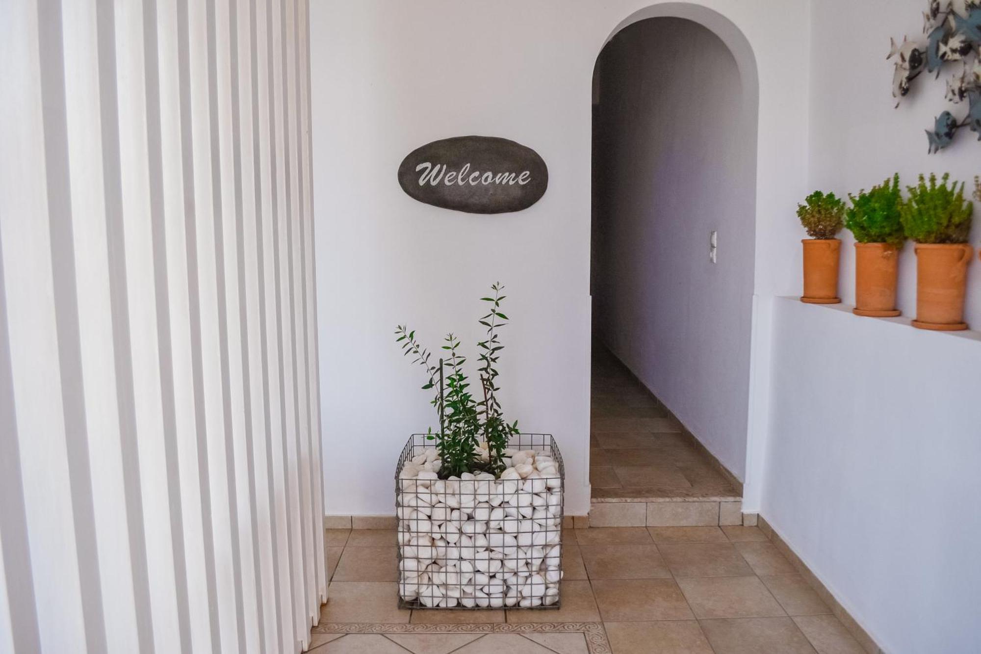 Laia Seafront Luxury Apartments Agia Pelagia  Exterior photo