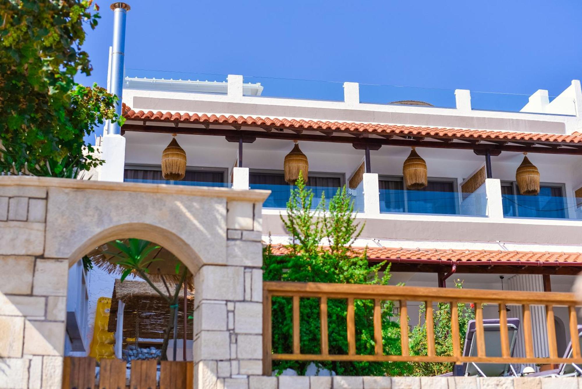 Laia Seafront Luxury Apartments Agia Pelagia  Exterior photo